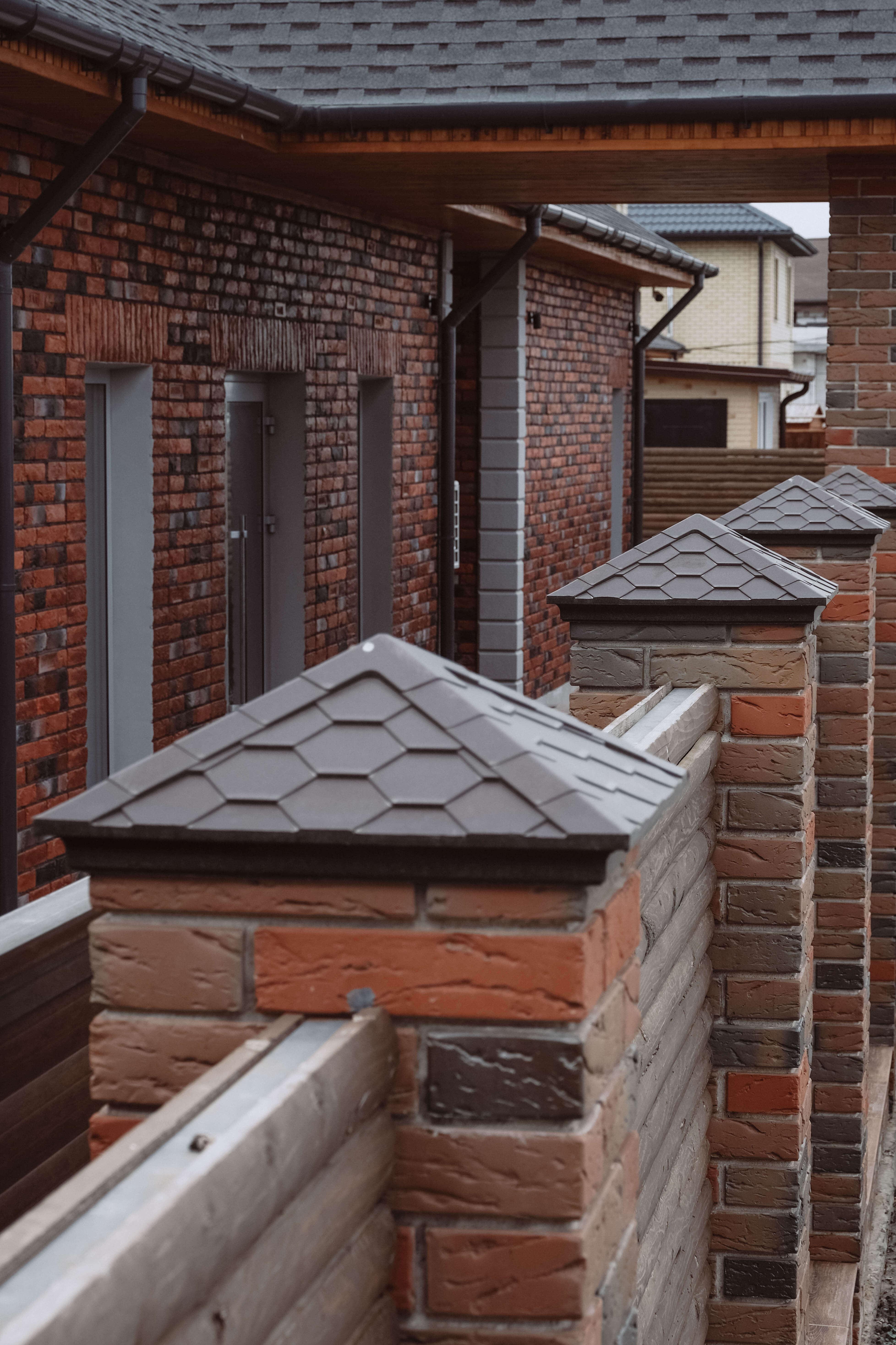 Колпак Zking Эверест Коричневый на столб 1.5х1.5 кирпича (390х390мм) в Сертолово фото